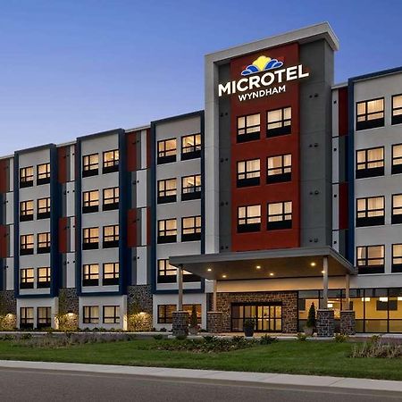 Microtel Inn & Suites Montreal Airport-Dorval Qc Екстер'єр фото